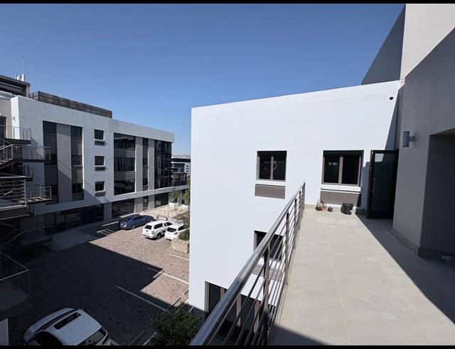 585M² OFFICE TO LET IN VORNA VALLEY